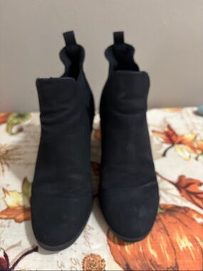 H&M Black Suede-Look Chelsea Booties